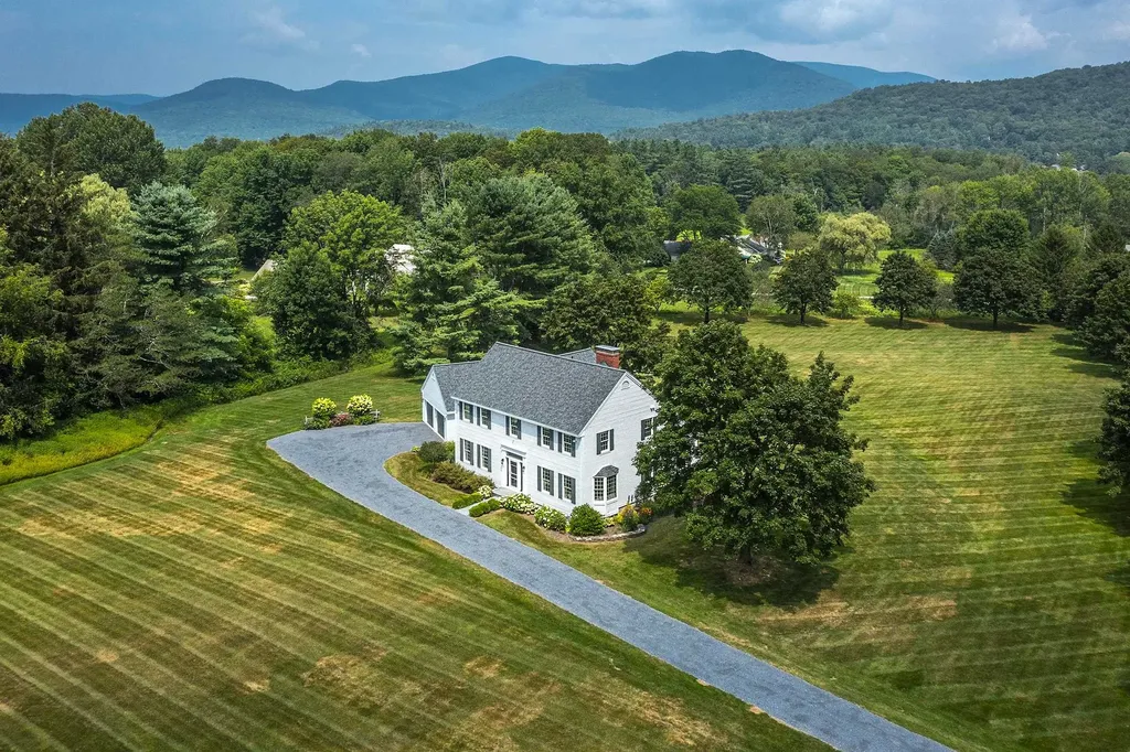 17 Farwell Lane Dorset VT 05251