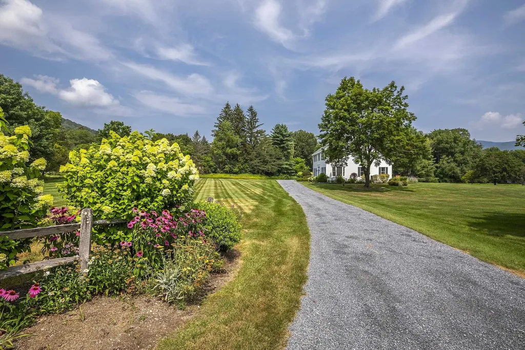 17 Farwell Lane Dorset VT 05251
