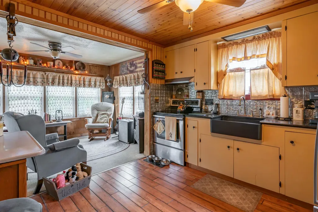 131 Calef Road Manchester NH 03102