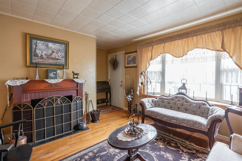 131 Calef Road Manchester NH 03102