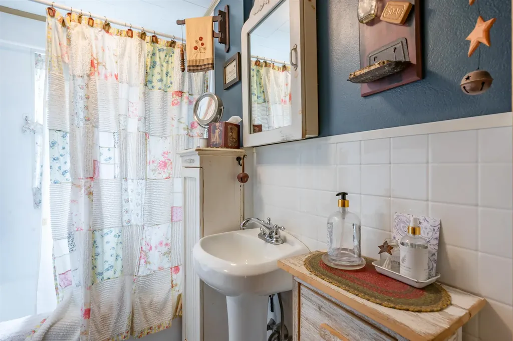 131 Calef Road Manchester NH 03102