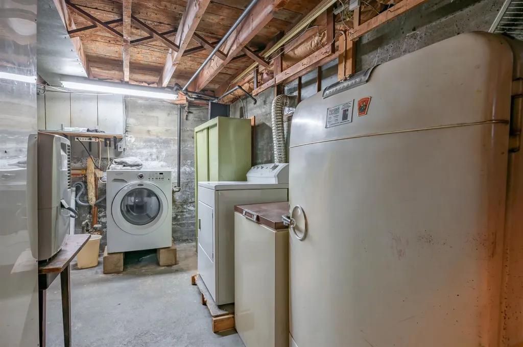 131 Calef Road Manchester NH 03102