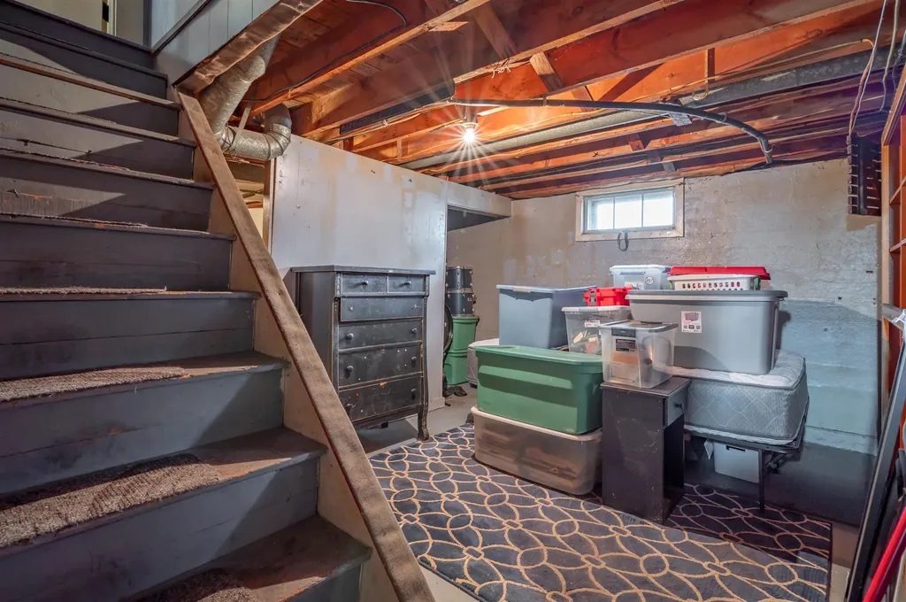 131 Calef Road Manchester NH 03102