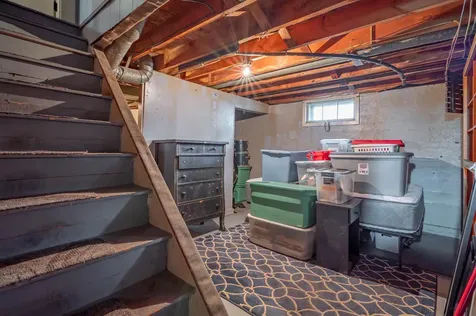 131 Calef Road Manchester NH 03102