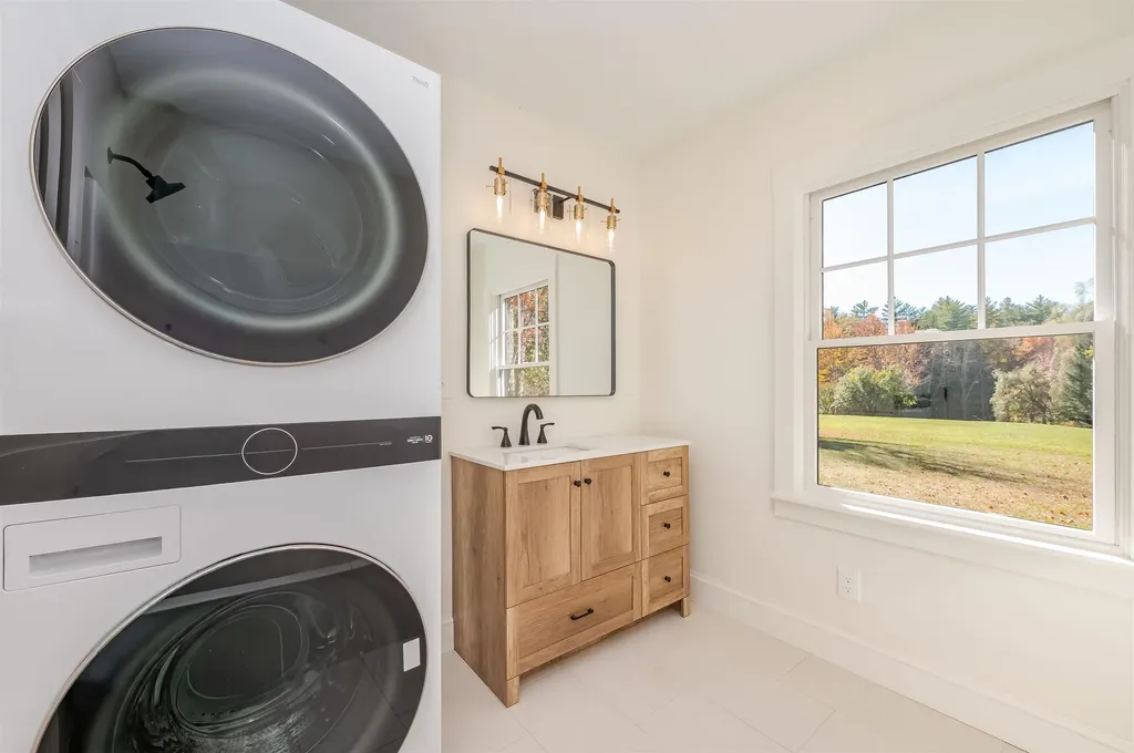 93 Lebanon Road North Berwick ME 03906