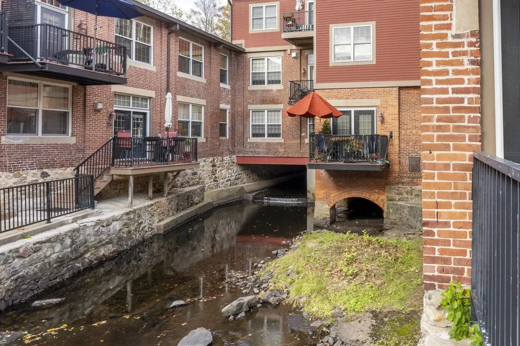 7 Chester Road Derry NH 03038