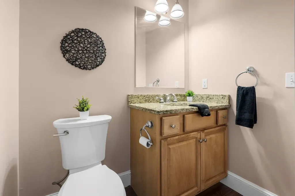 7 Chester Road Derry NH 03038