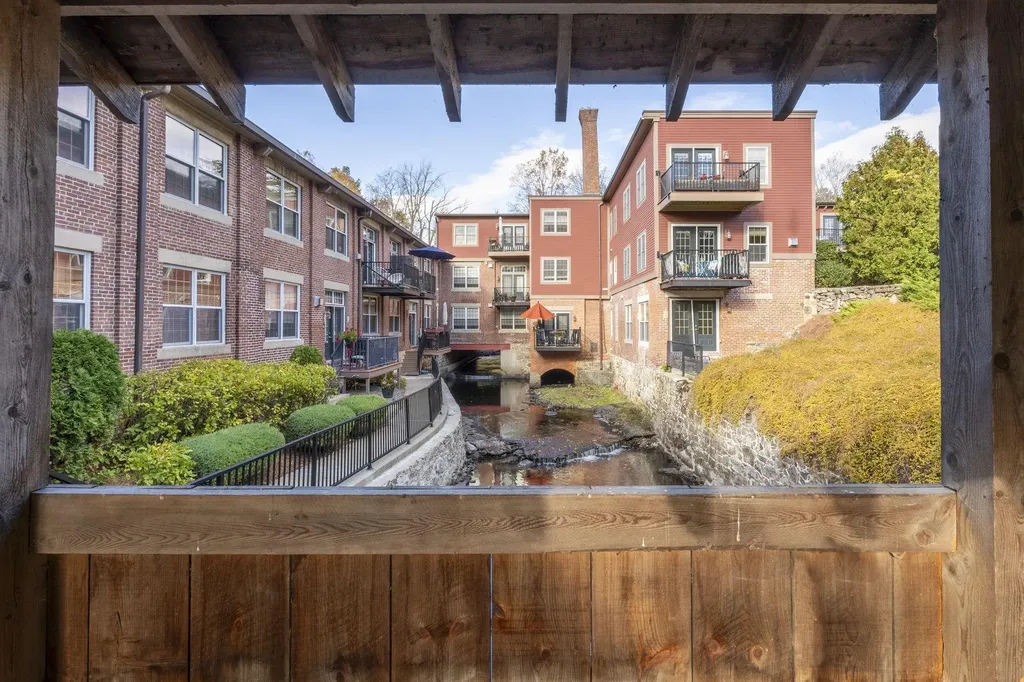 7 Chester Road Derry NH 03038