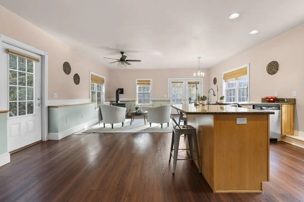 7 Chester Road Derry NH 03038