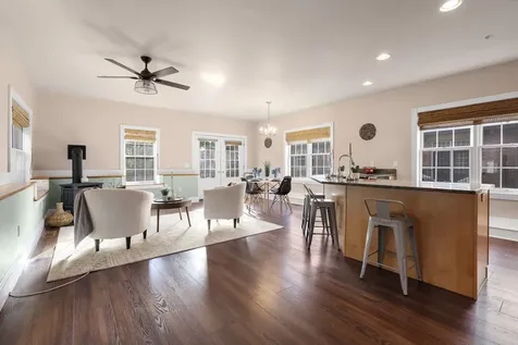 7 Chester Road Derry NH 03038