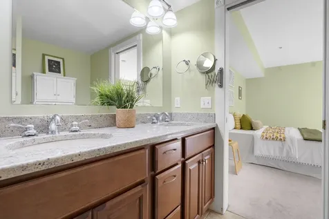 7 Chester Road Derry NH 03038