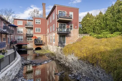 7 Chester Road Derry NH 03038