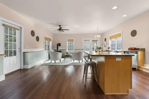 7 Chester Road Derry NH 03038