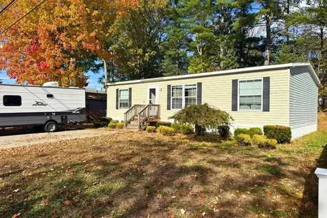 13 Courtesy Avenue Belmont NH 03220