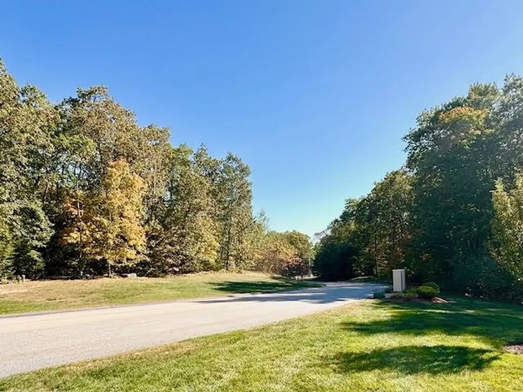 4L Indian Hill Road Derry NH 03038