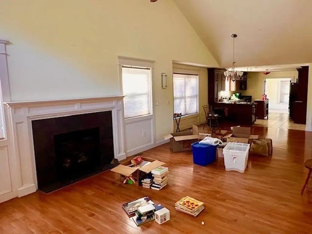 4L Indian Hill Road Derry NH 03038