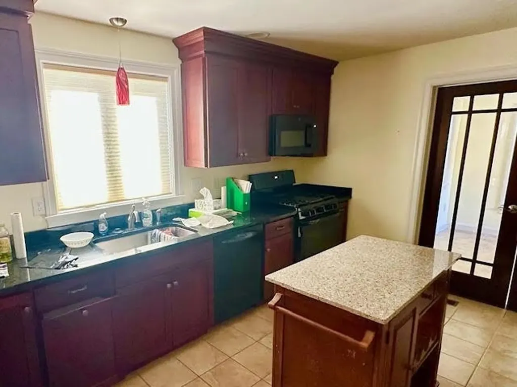 4L Indian Hill Road Derry NH 03038
