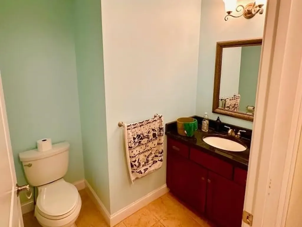 4L Indian Hill Road Derry NH 03038