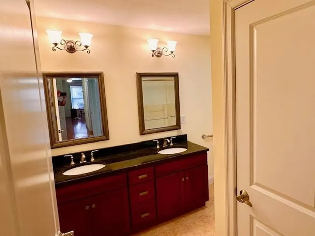 4L Indian Hill Road Derry NH 03038