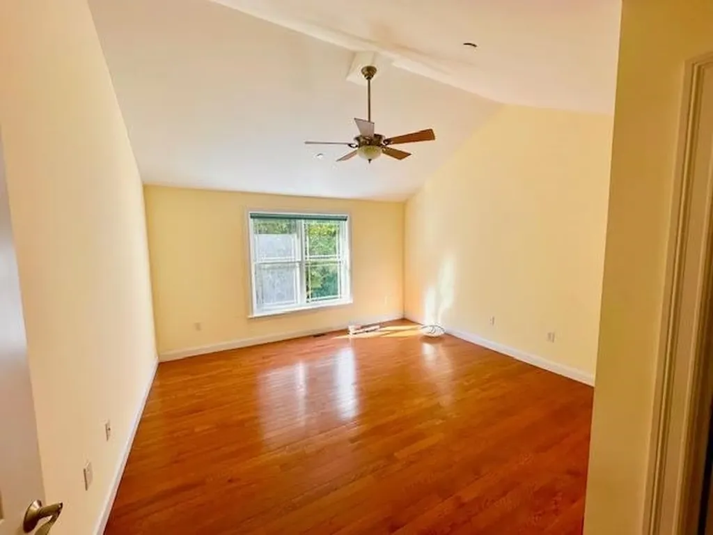 4L Indian Hill Road Derry NH 03038