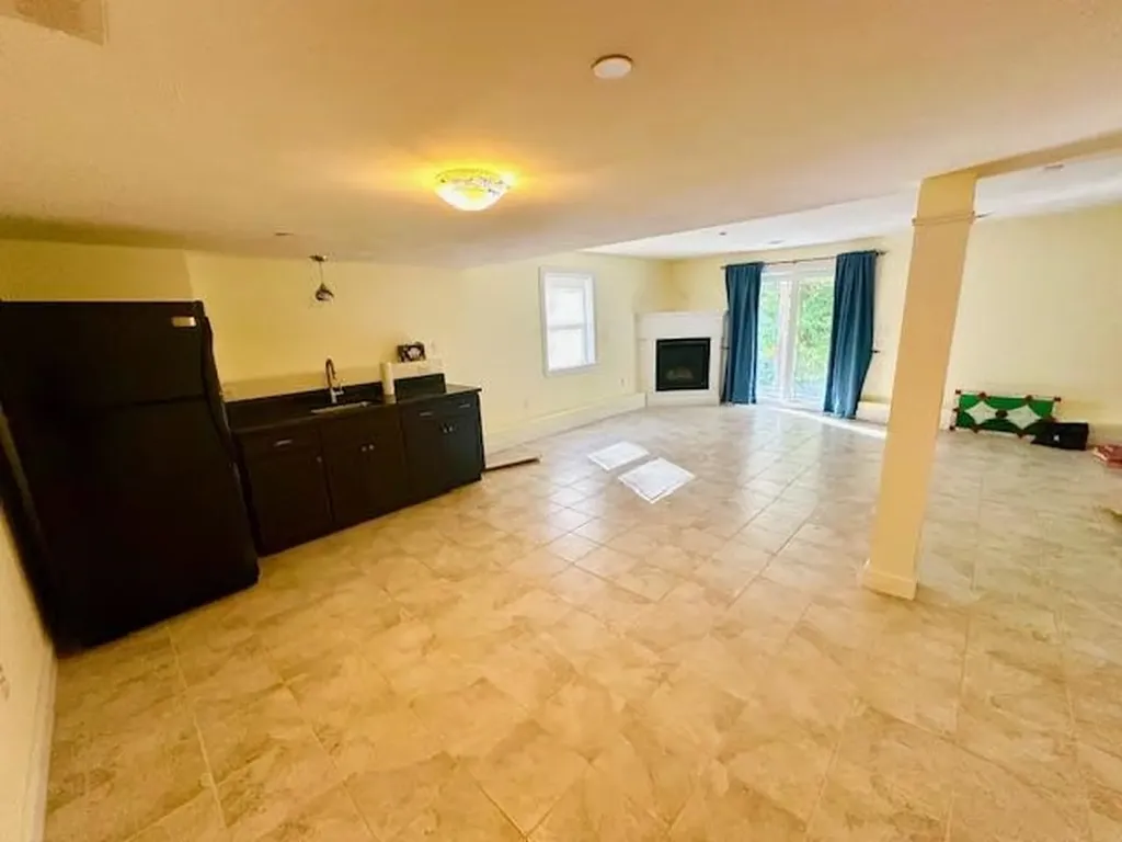 4L Indian Hill Road Derry NH 03038