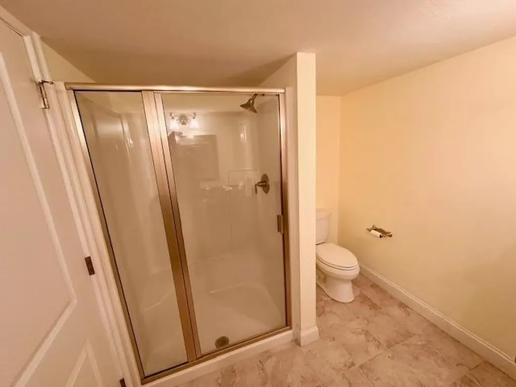 4L Indian Hill Road Derry NH 03038