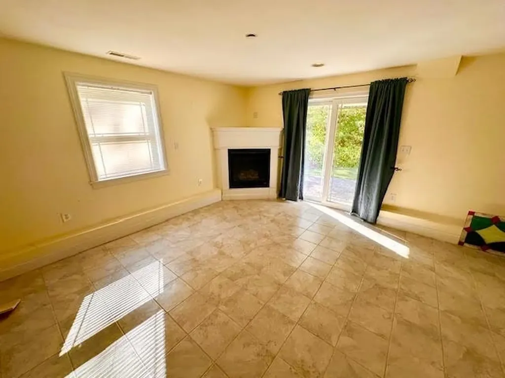 4L Indian Hill Road Derry NH 03038