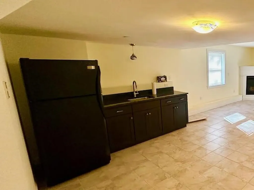 4L Indian Hill Road Derry NH 03038