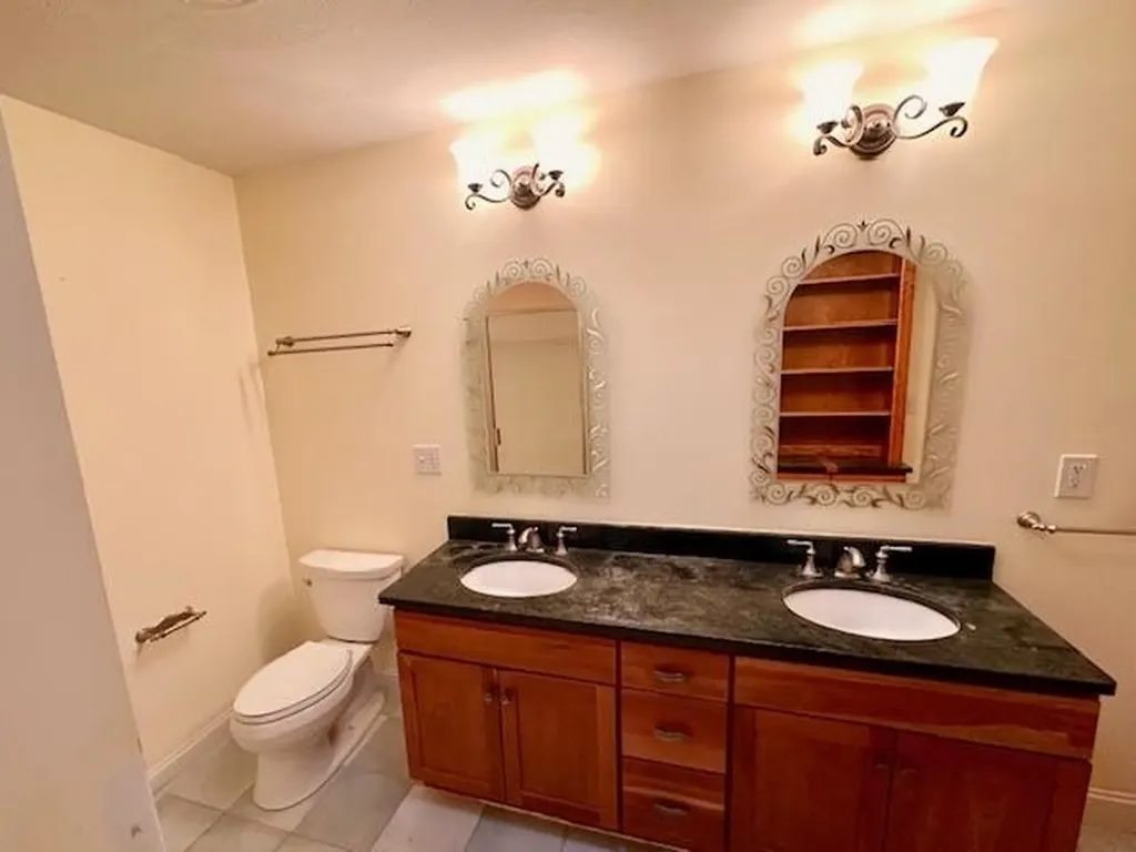 4L Indian Hill Road Derry NH 03038