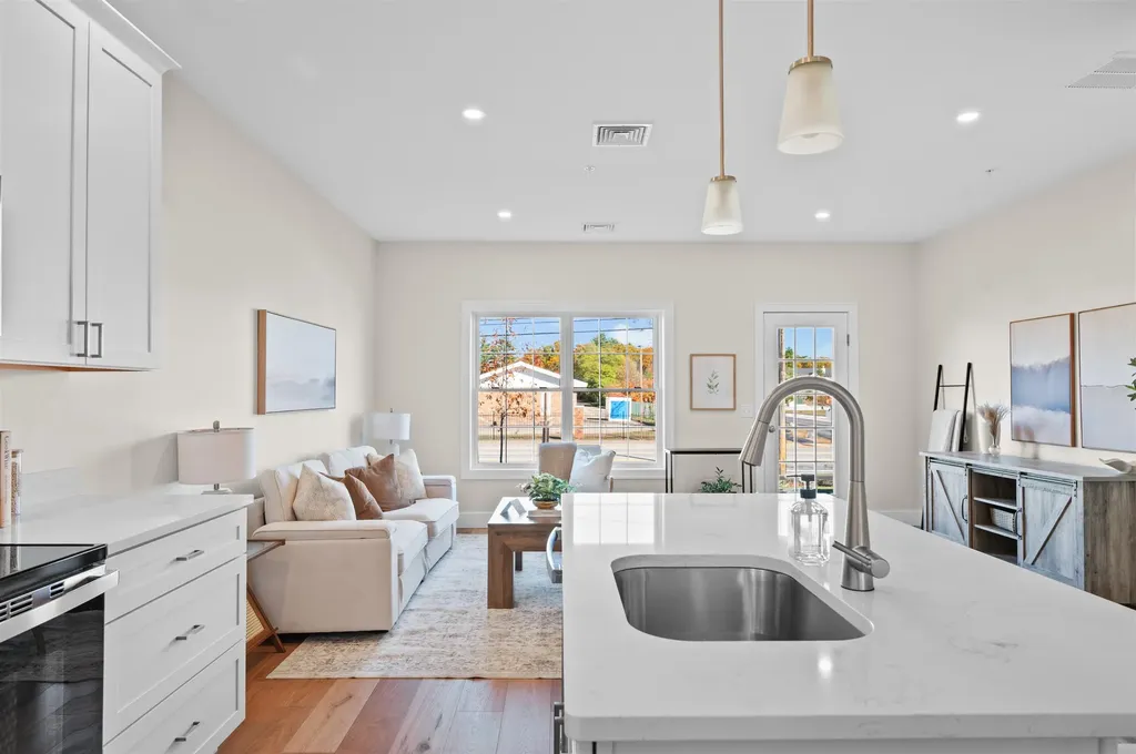 13 Suffolk Drive Concord NH 03303