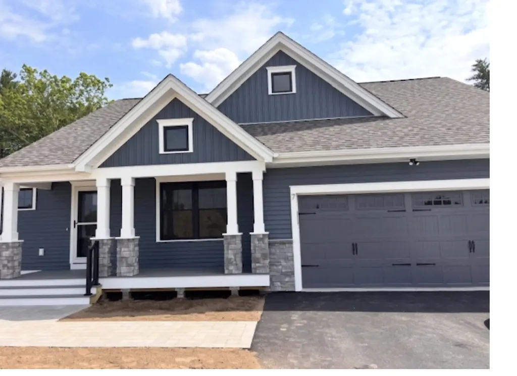7 Byrne Circle Brentwood NH 03833