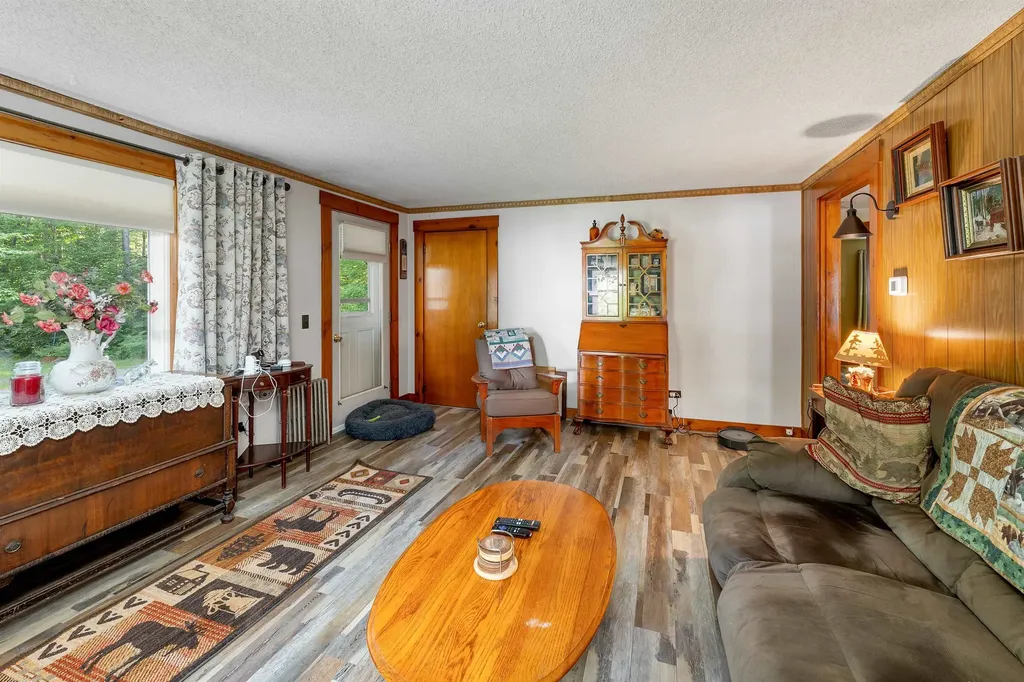 23 Oakes Street Woodstock NH 03262