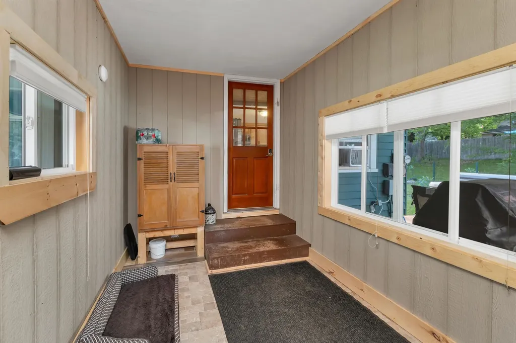 23 Oakes Street Woodstock NH 03262