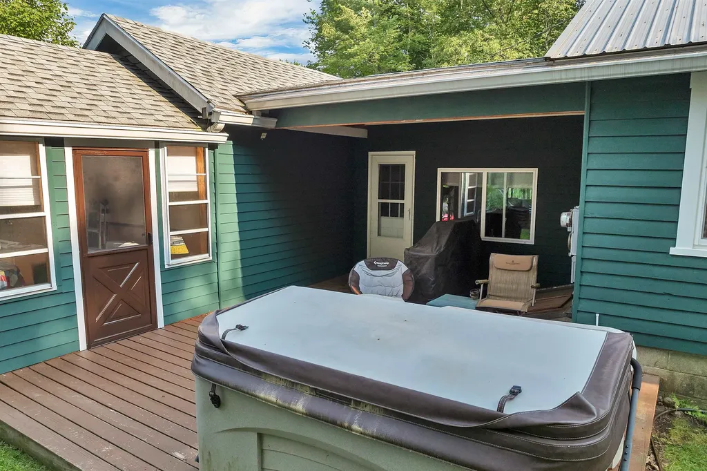 23 Oakes Street Woodstock NH 03262