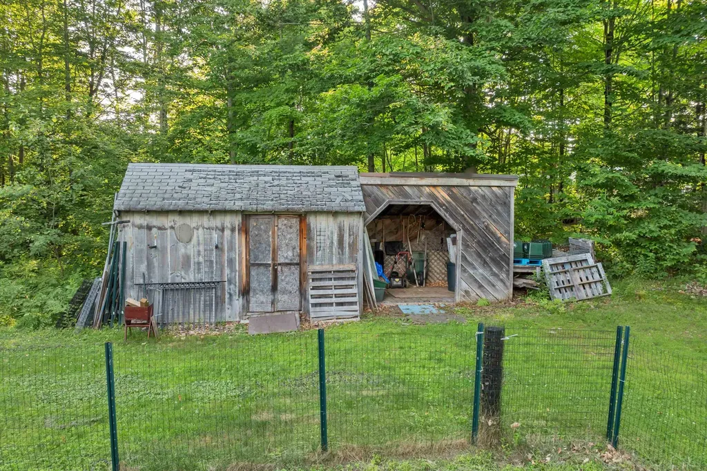 23 Oakes Street Woodstock NH 03262