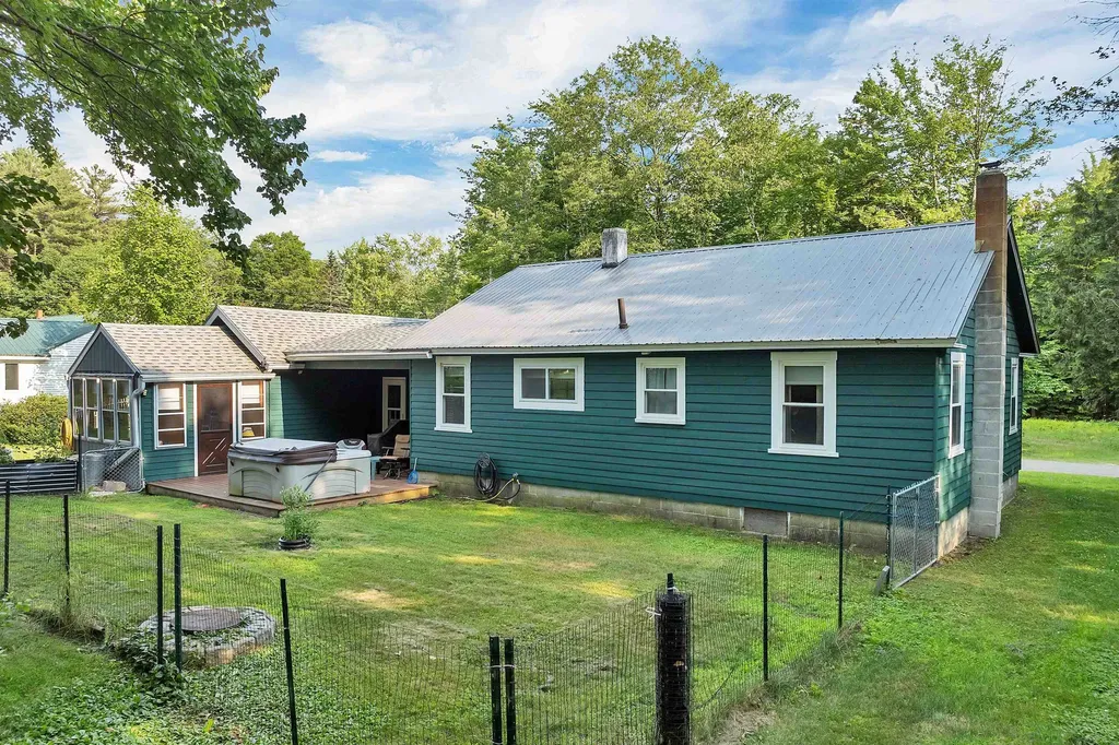 23 Oakes Street Woodstock NH 03262