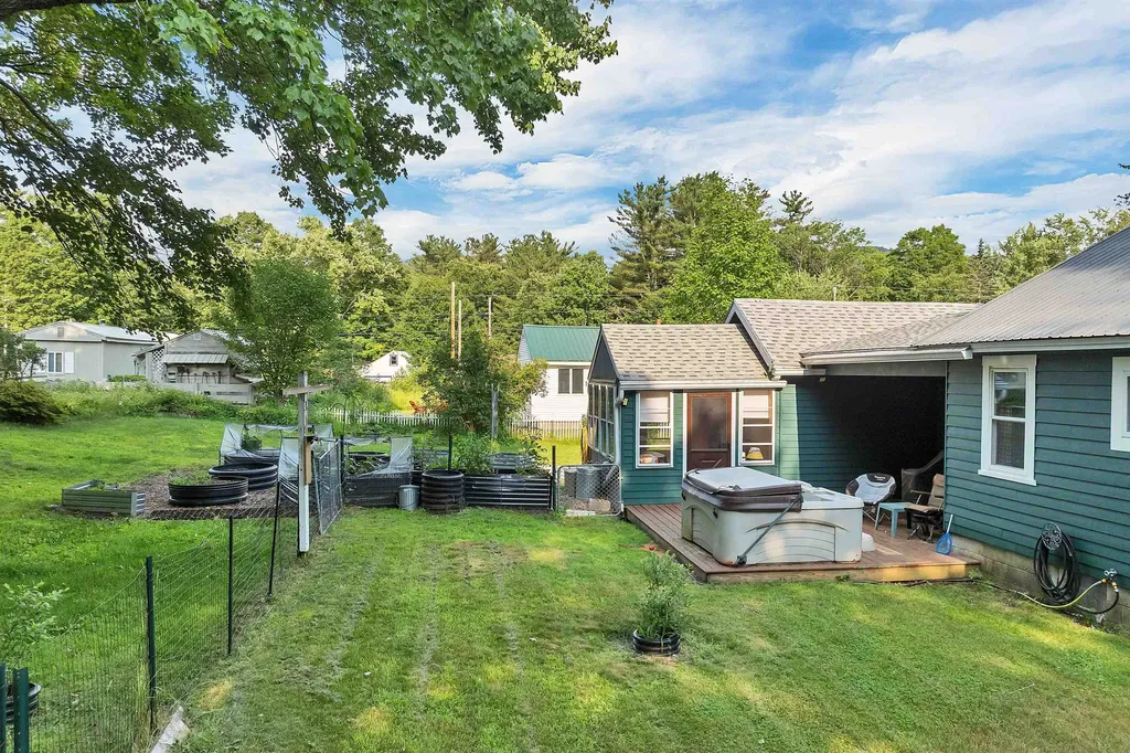 23 Oakes Street Woodstock NH 03262