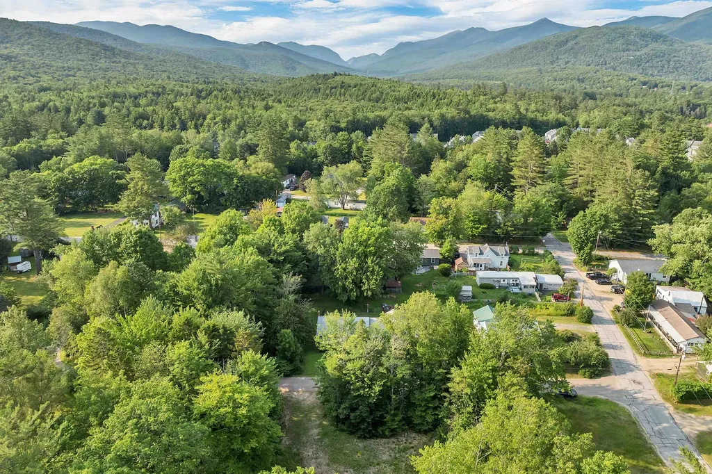 23 Oakes Street Woodstock NH 03262