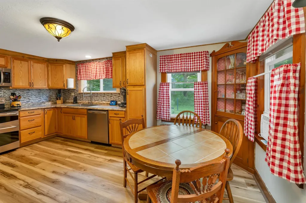 23 Oakes Street Woodstock NH 03262