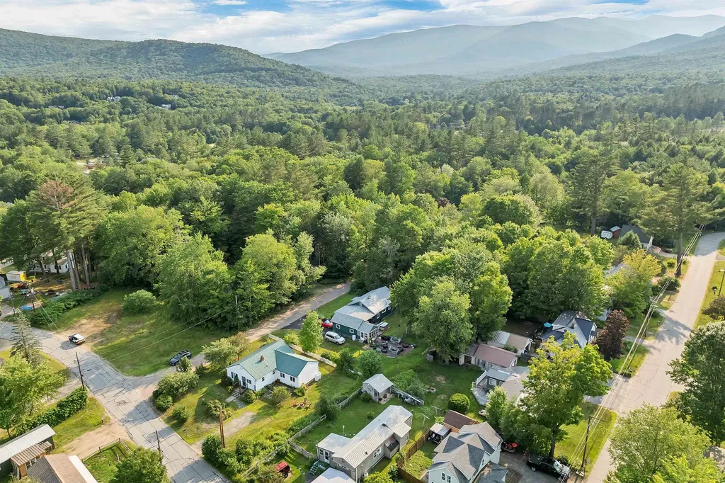 23 Oakes Street Woodstock NH 03262