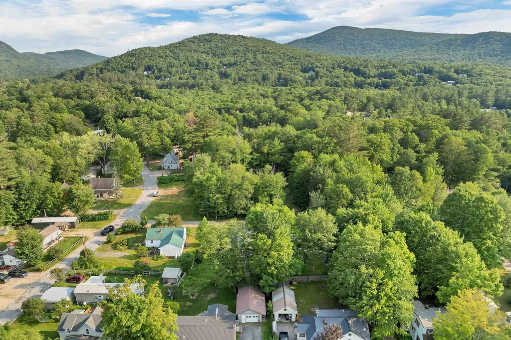 23 Oakes Street Woodstock NH 03262