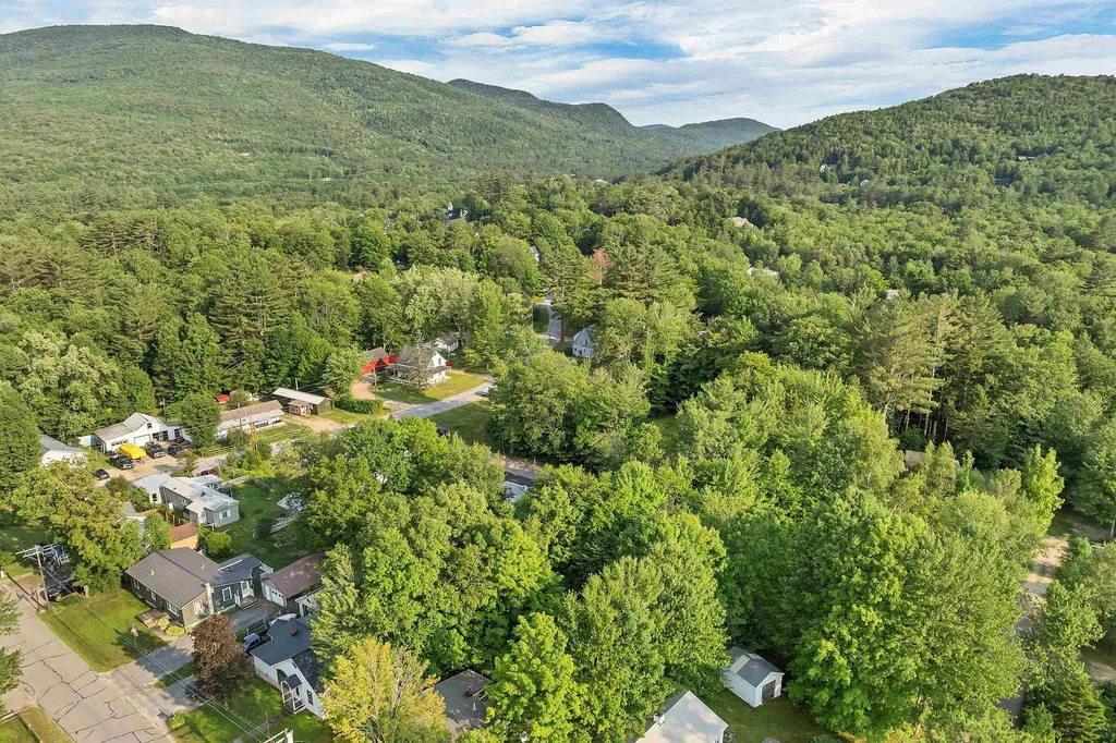 23 Oakes Street Woodstock NH 03262