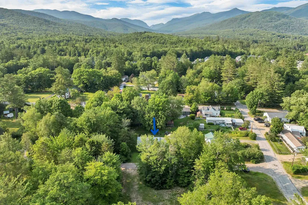 23 Oakes Street Woodstock NH 03262