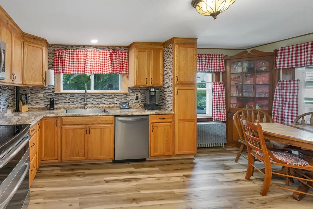 23 Oakes Street Woodstock NH 03262