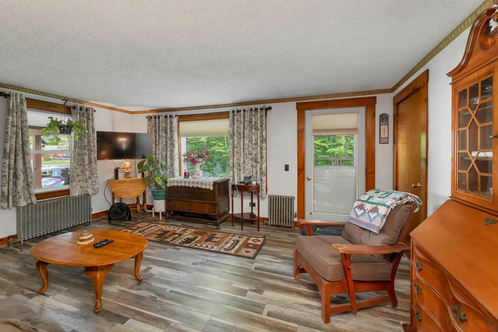 23 Oakes Street Woodstock NH 03262