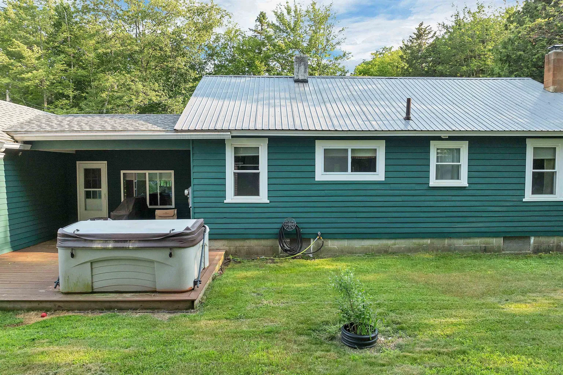 23 Oakes Street Woodstock NH 03262