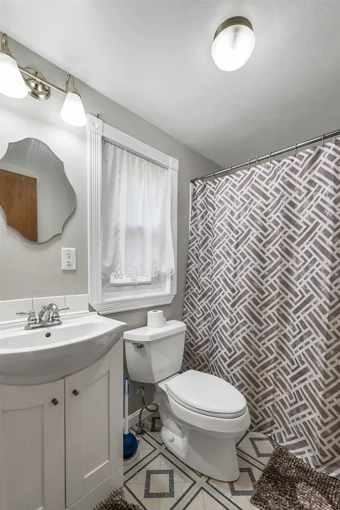 179 Stage Road Nottingham NH 03290