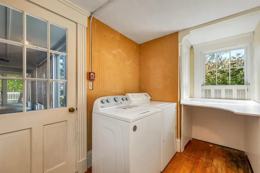 79 South Main Street Wolfeboro NH 03894
