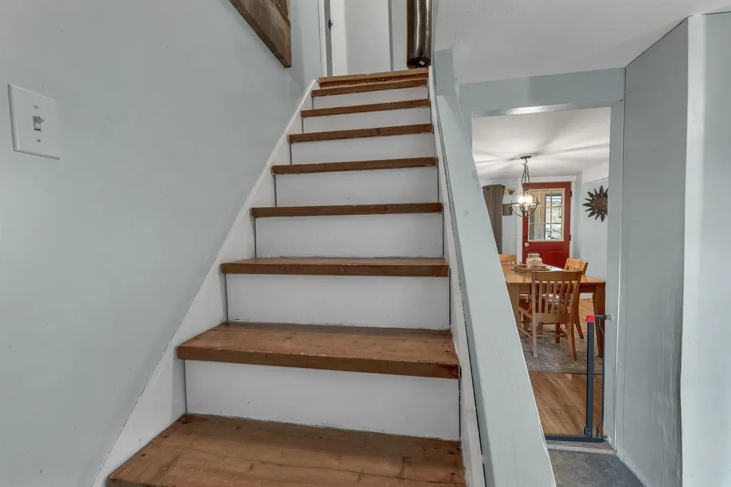 96 Clinton Street Laconia NH 03246