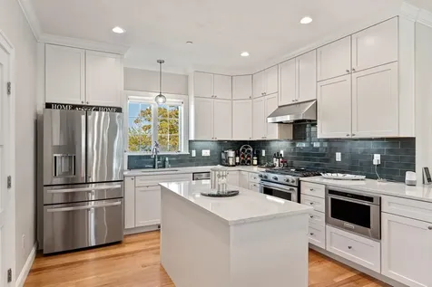 39 Kibrel Court Sandown NH 03873